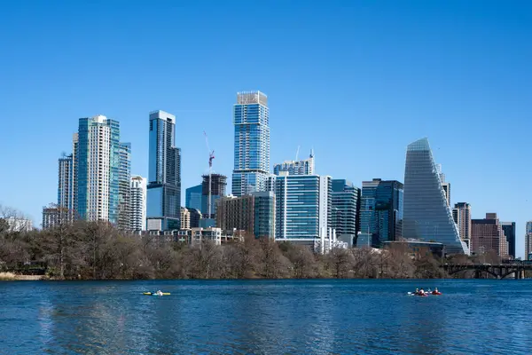 Gündüz Austin Texas gökdelenleri modern şehir binalarıyla.