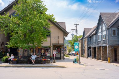 Nashville, Indiana - 26 Temmuz 2024: Brown County, Nashville 'den tarihi sokak manzarası. 