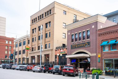 Lincoln, Nebraska - 20 Ağustos 2024: Lincoln Nebraska 'nın tarihi Haymarket bölgesinden sokak sahnesi 