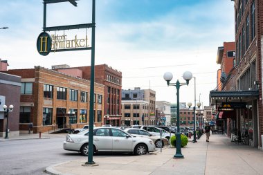 Lincoln, Nebraska - 20 Ağustos 2024: Lincoln Nebraska 'nın tarihi Haymarket bölgesinden sokak sahnesi 