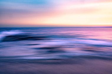 Dramatik hareket soyut Sunset Seascape 'i bulanıklaştırdı