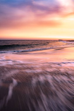 Dramatik hareket soyut Sunset Seascape 'i bulanıklaştırdı