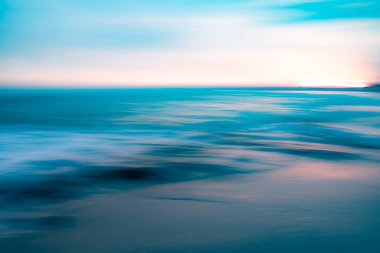 Dramatik hareket soyut Sunset Seascape 'i bulanıklaştırdı