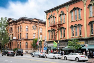 Saratoga Springs, NY - 12 Temmuz 2025: Tarihi Saratoga Springs New York 'tan sokak sahnesi.