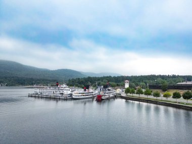 George Gölü, New York - 13 Temmuz 2025: New York 'un yukarısındaki George Gölü' nden Hava Görüntüsü 