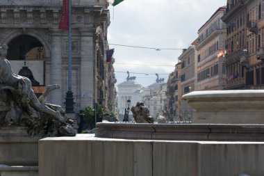 Roma, İtalya - 06 Ekim 2018: Roma Altare della Patria Cumhuriyet Meydanı 'ndan görüntü