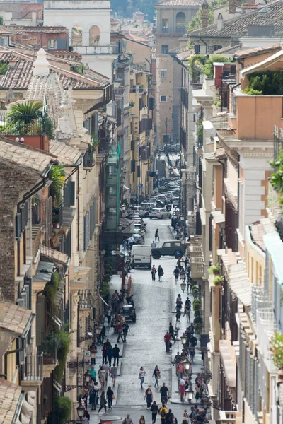 Рим Италия Окт 2018 Толпа Туристов Прогулка Улице Dei Condotti — стоковое фото