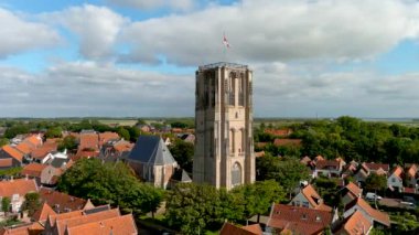 Goeree-Overflakkee adasındaki Goedereede Kulesi 'nin havadan görünüşü, Güney Hollanda, Hollanda.