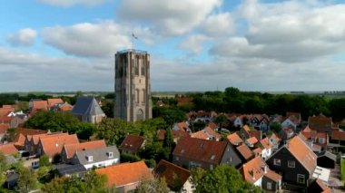 Goeree-Overflakkee adasındaki Goedereede Kulesi 'nin havadan görünüşü, Güney Hollanda, Hollanda.