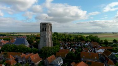 Goeree-Overflakkee adasındaki Goedereede Kulesi 'nin havadan görünüşü, Güney Hollanda, Hollanda.