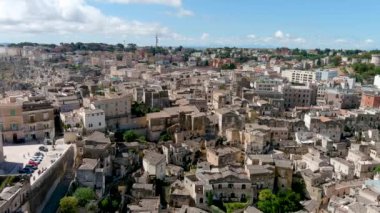 Güney İtalya 'daki Matera antik şehrinin havadan görünüşü.