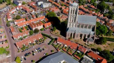 Hollanda 'nın Brielle kentindeki St. Catherine Kilisesi, St. Catharijnekerk' in hava manzarası.