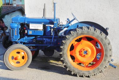 Russin, İsviçre, 19 Eylül 2022: Eski Tarım Traktörü Fordson Russin, Cenevre kantonu, İsviçre - 19 Eylül 2022