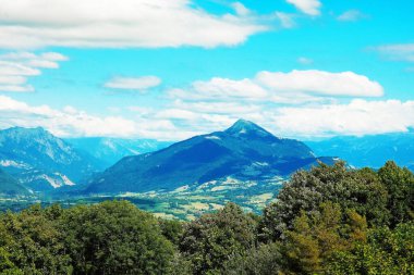 Saleve Dağı 'nın tepesinden Alpler' in manzarası. Cenevre ve Fransa kantonunun sınırı.