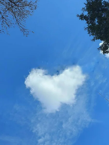 Облако Форме Сердца — стоковое фото