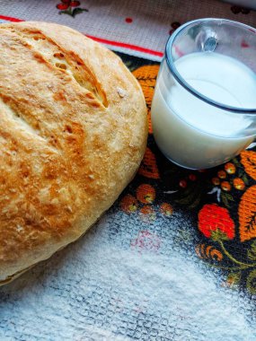 ev yapımı ekmek ve süt