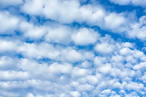 Luchtachtergrond Met Wolken Stockfoto