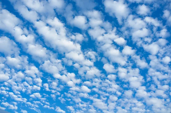 Luchtachtergrond Met Wolken Stockfoto