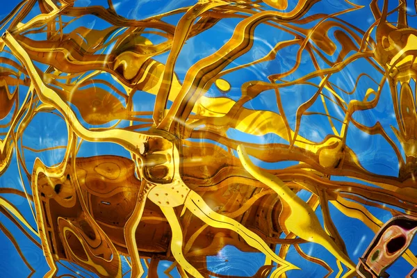 Иллюстрация Абстрактного Отражения Металлической Структуры Голубым Небом Фоне Стоковая Картинка