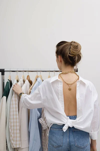 Elegant Woman Back Camera Minimalist Clothes Rack — Stock Photo, Image