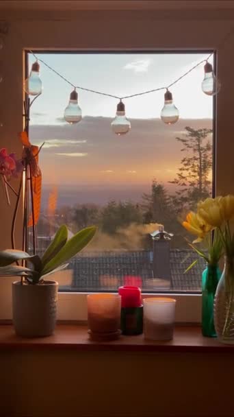 Widok Okna Domu Różowy Wschód Słońca — Wideo stockowe
