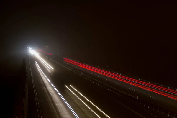 Trilhas Luz Carro Noite Uma Estrada Vista Para Baixo Exposição — Fotografia de Stock