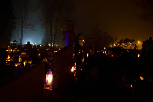 Świece Motorowe Płonące Cmentarzu All Hallow Eve Polsce — Zdjęcie stockowe