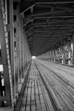 Polonya, Varşova 'daki Gdanski köprüsündeki tramvay rayları.