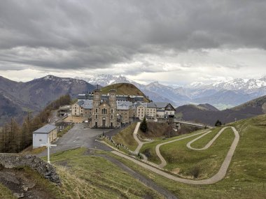 La Salette leydimiz. Mabet Notre-Dame de La Salette, Fransa
