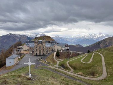 La Salette leydimiz. Mabet Notre-Dame de La Salette, Fransa