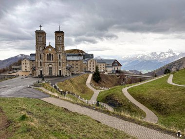 La Salette leydimiz. Mabet Notre-Dame de La Salette, Fransa