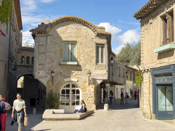 Carcassonne Frankreich April 2023 Menschen Schlendern Durch Eine Gasse Der — Stockfoto
