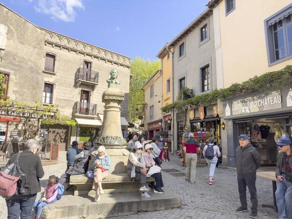 Carcassonne Frankrike April 2023 Människor Strosar Genom Gränd Den Gamla — Stockfoto