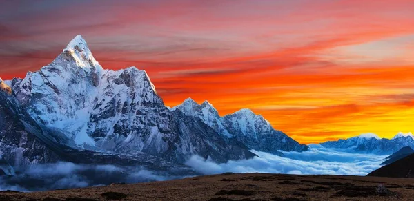 Βραδινή Θέα Του Ama Dablam Στο Δρόμο Για Everest Base — Φωτογραφία Αρχείου