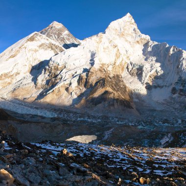 Everest'in Kala Patthar, üzerinden renkli görünüm akşam Khumbu Vadisi, Solukhumbu, Everest Dağı alan, Milli Parkı: Sagarmatha, Nepal