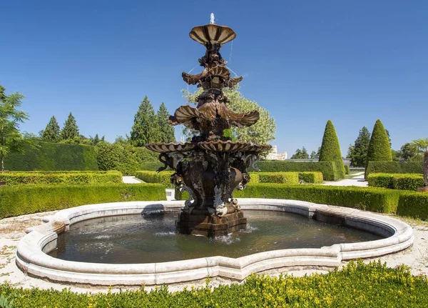 Lednice Chateau, Lednice ve Valtice bölgesindeki Çeşme, Güney Moravya, Çek Cumhuriyeti