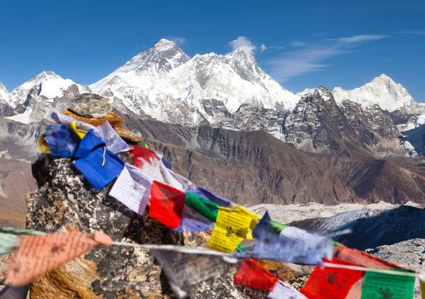 Kilátás Mount Everest Lhotse Makalu Buddhista Ima Zászlók Mount Everest — Stock Fotó