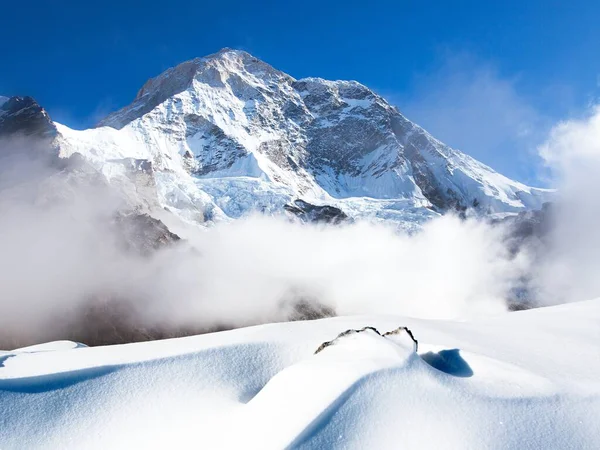尼泊尔喜马拉雅山Makalu山和Makalu Barun山国家公园雪地漂移 — 图库照片