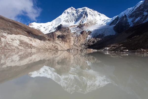 Makalu Dağı Gölde Yansıyor Makalu Barun Ulusal Parkı Nepal Himalaya — Stok fotoğraf