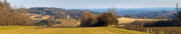 Podzimní Krajinné Panorama Českomoravské Vrchoviny Poli Lesy Loukou Kostelíčkem Města — Stock fotografie