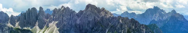 カルニアンアルプスの山々 ドロマイト山脈のパノラマビュー イタリア — ストック写真