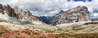 Val Vadisi ve Tofane Gruppe 'deki kaya yüzeyi, Tofana de Rozes Dağı, Dolomitler Dağı, Fanes Milli Parkı, İtalya