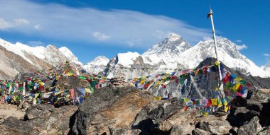 Gokyo Ri tepesinden, Khumbu vadisinden, Nepal Himalayalar dağlarından, Everest ve Lhotse dağlarının manzarası