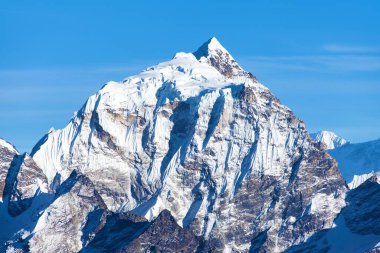 Chola Tse Dağı, Everest ana kampına yürüyüş, Gokyo tepesinden manzara, Nepal Himalayaları dağları