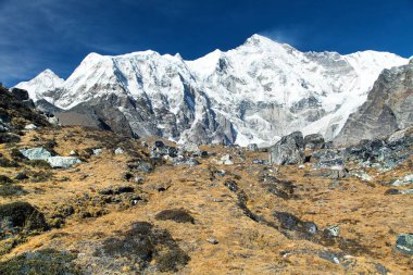 Cho Oyu Dağı, Everest Bölgesi, Sagarmatha Ulusal Parkı, Khumbu Vadisi, Nepal Himalayaları Dağları 'ndaki Cho Oyu Dağı' na kadar.