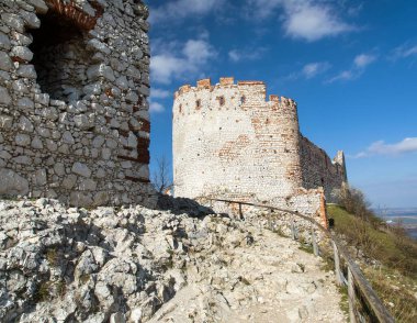 Devicky Kalesi kalıntıları, Pavlov tepeleri, Güney Moravya, Çek Cumhuriyeti