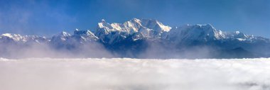 Doğu Nepal 'den 8586 metre uzaklıktaki Kanchenjunga Dağı, Hindistan' ın en yüksek dağı ve dünyanın üçüncü en yüksek dağı, Nepal Himalaya Dağı.