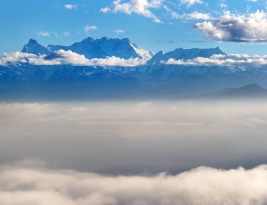 Doğu Nepal 'den 8586 metre uzaklıktaki Kanchenjunga Dağı, Hindistan' ın en yüksek dağı ve dünyanın üçüncü en yüksek dağı, Nepal Himalaya Dağı.