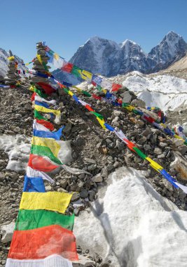 Everest Dağı ana kampı ve dua bayrakları, sagarmatha milli parkı, Khumbu vadisi, solukhumbu, Nepal Himalayaları dağları