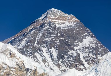 Everest Dağı, Everest Dağı zirvesi Kala Patthar, Khumbu Vadisi, Nepal Himalayaları Dağları 'ndan görüldüğü gibi.